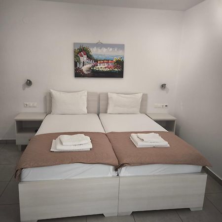 Alexia Rooms Palaiochora Ngoại thất bức ảnh
