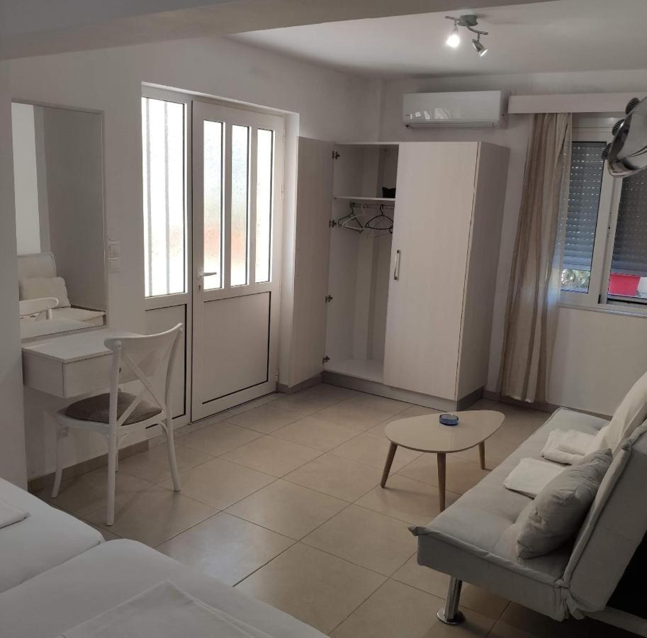 Alexia Rooms Palaiochora Ngoại thất bức ảnh