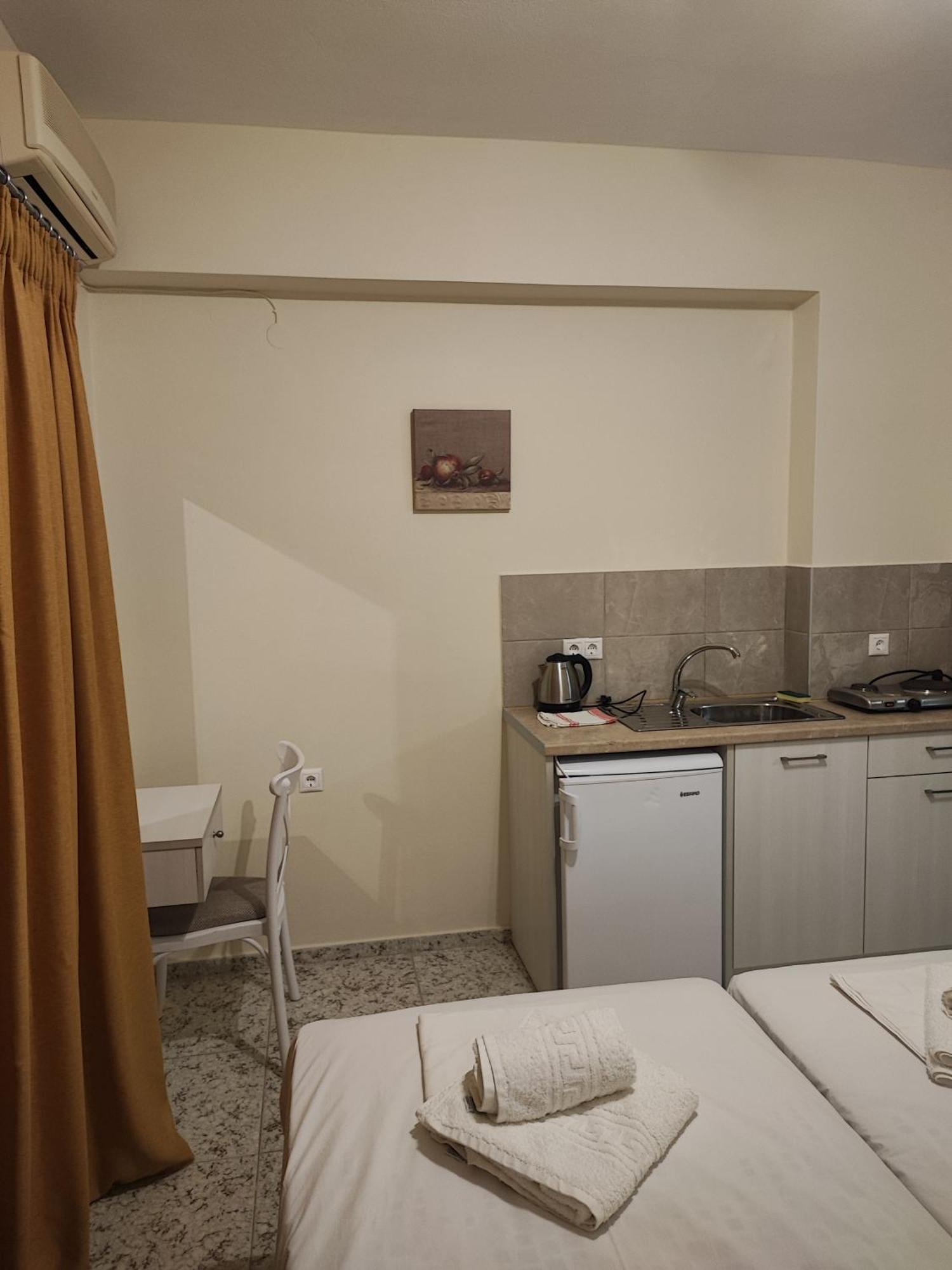 Alexia Rooms Palaiochora Ngoại thất bức ảnh