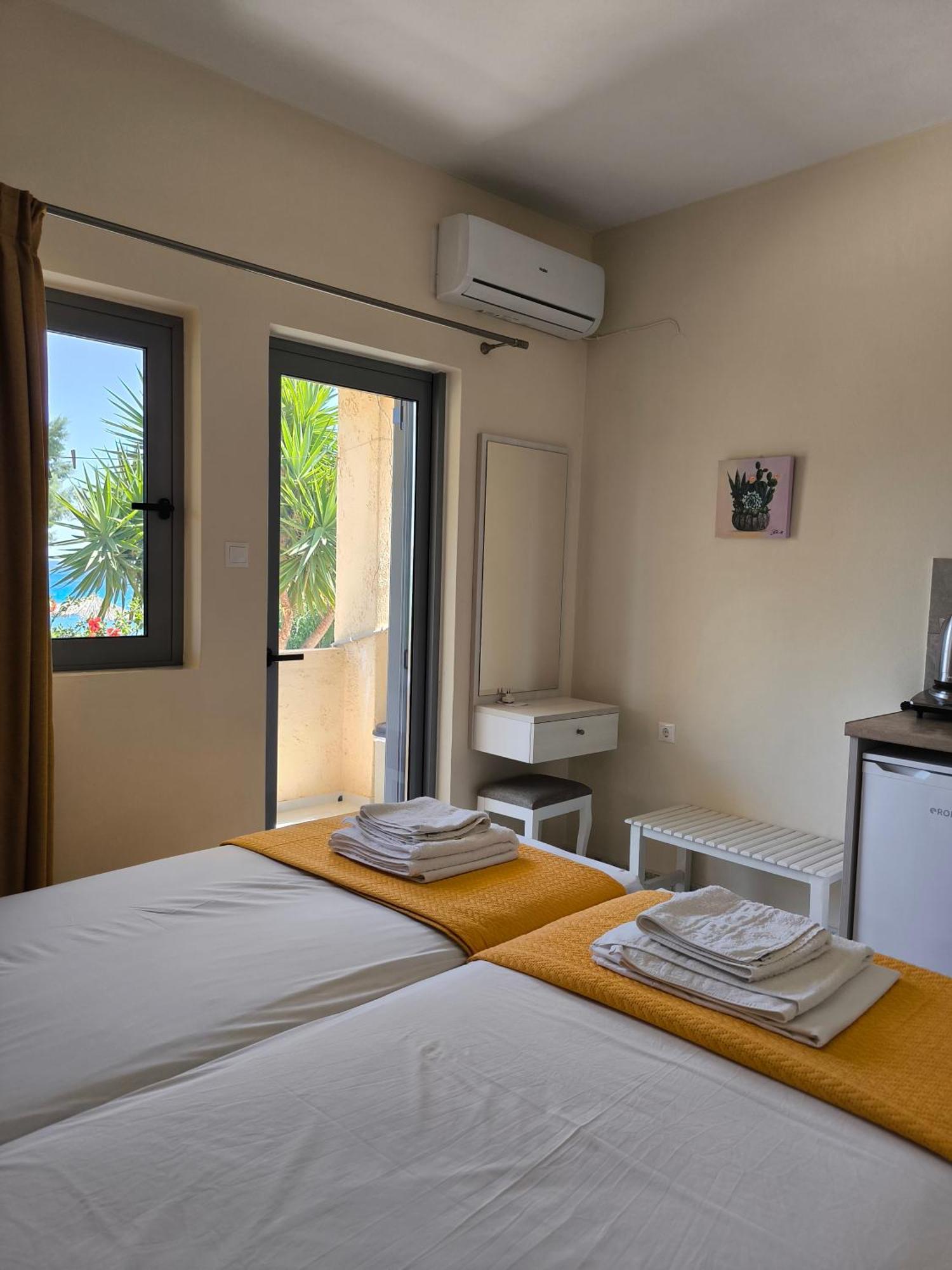 Alexia Rooms Palaiochora Phòng bức ảnh