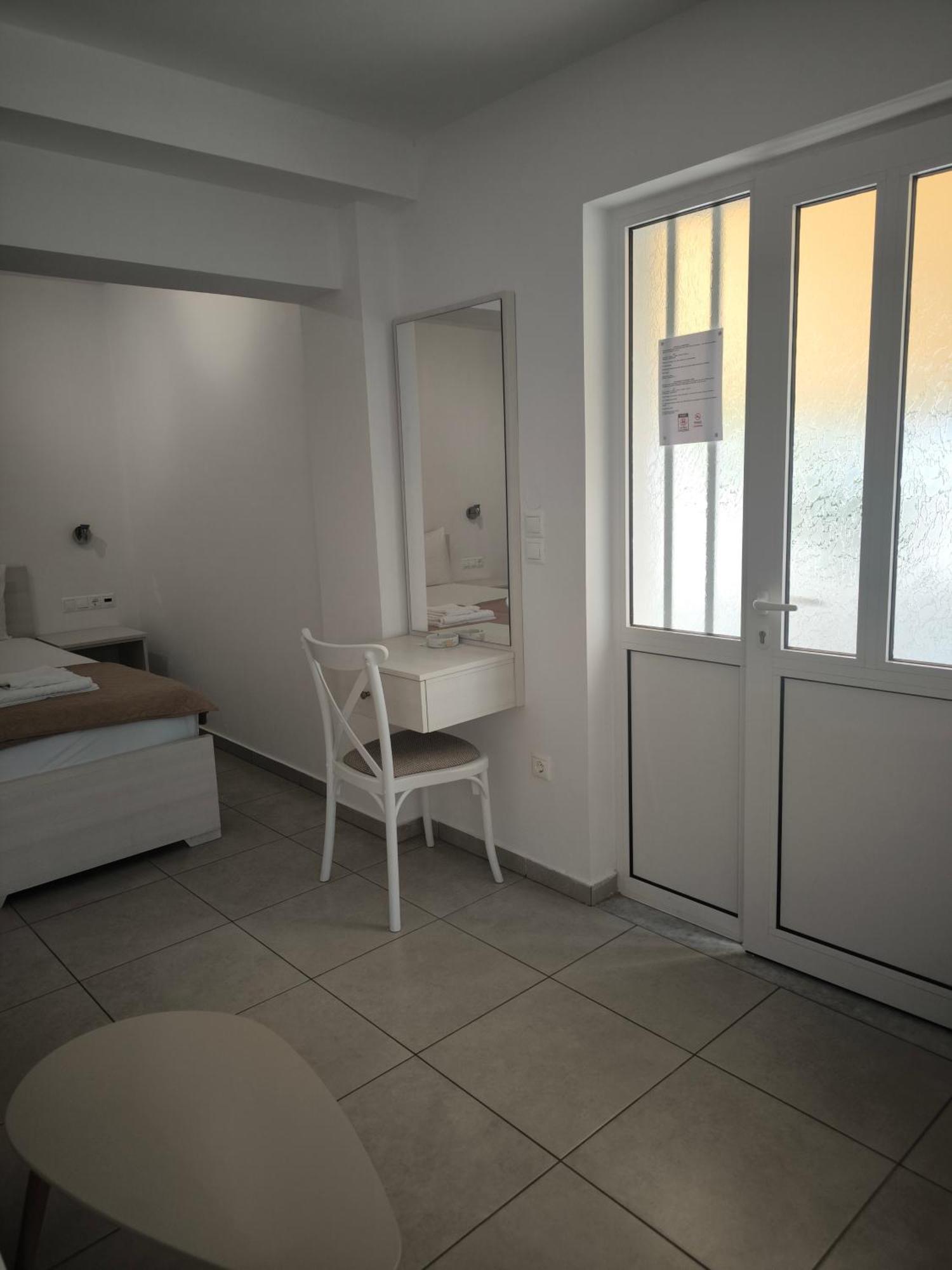 Alexia Rooms Palaiochora Ngoại thất bức ảnh