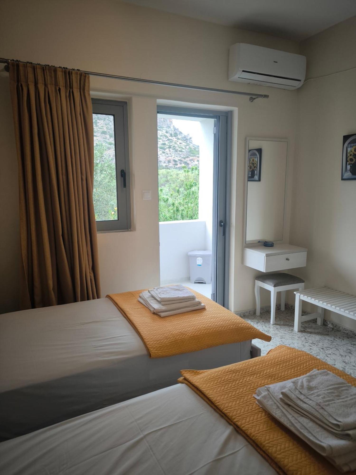 Alexia Rooms Palaiochora Ngoại thất bức ảnh