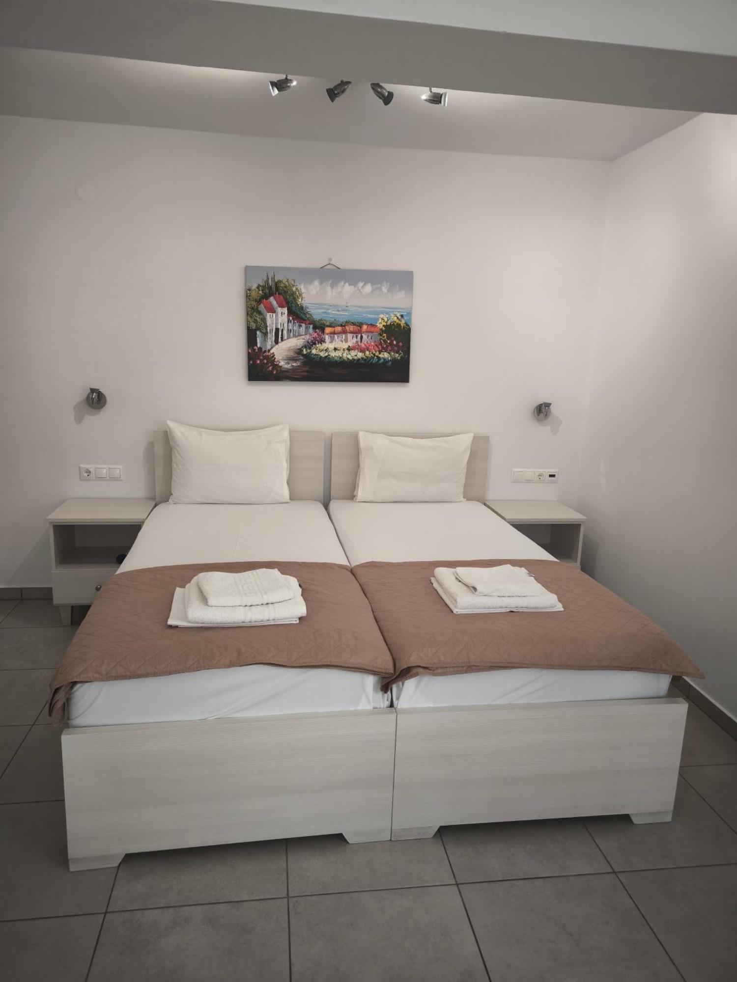 Alexia Rooms Palaiochora Ngoại thất bức ảnh