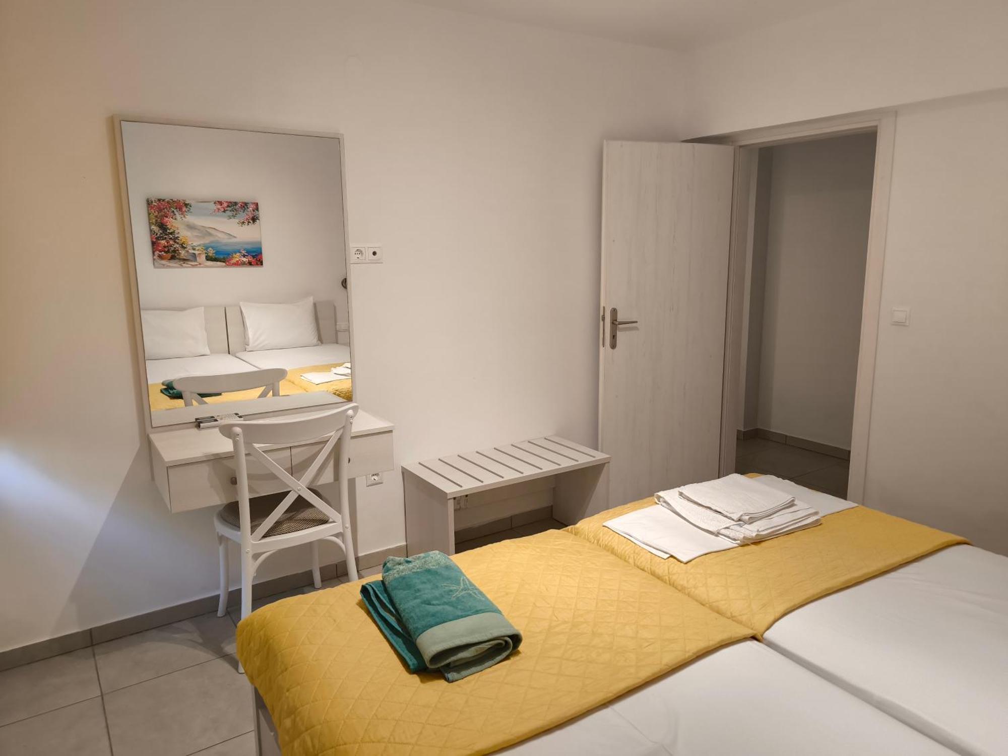 Alexia Rooms Palaiochora Ngoại thất bức ảnh