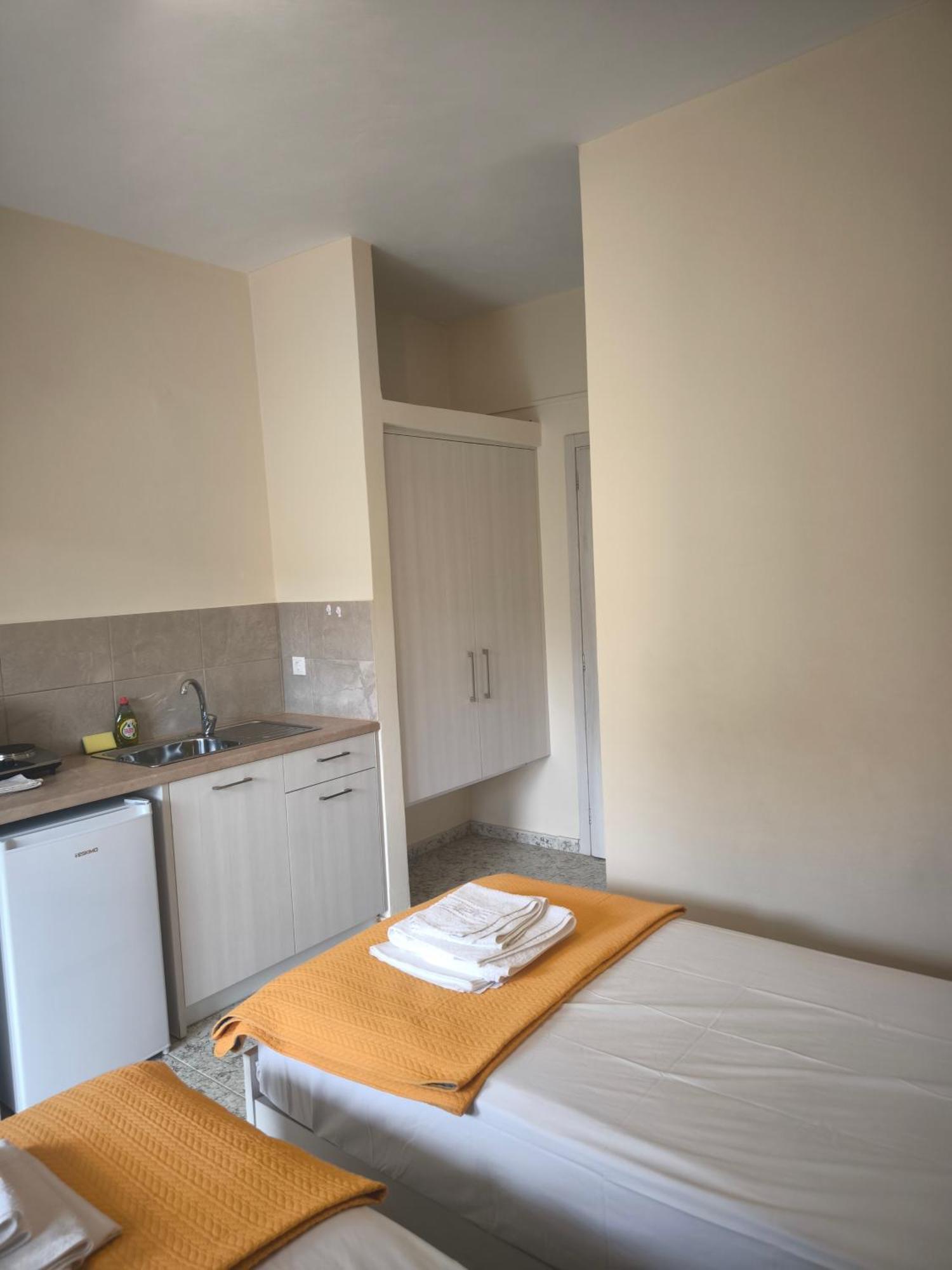 Alexia Rooms Palaiochora Ngoại thất bức ảnh