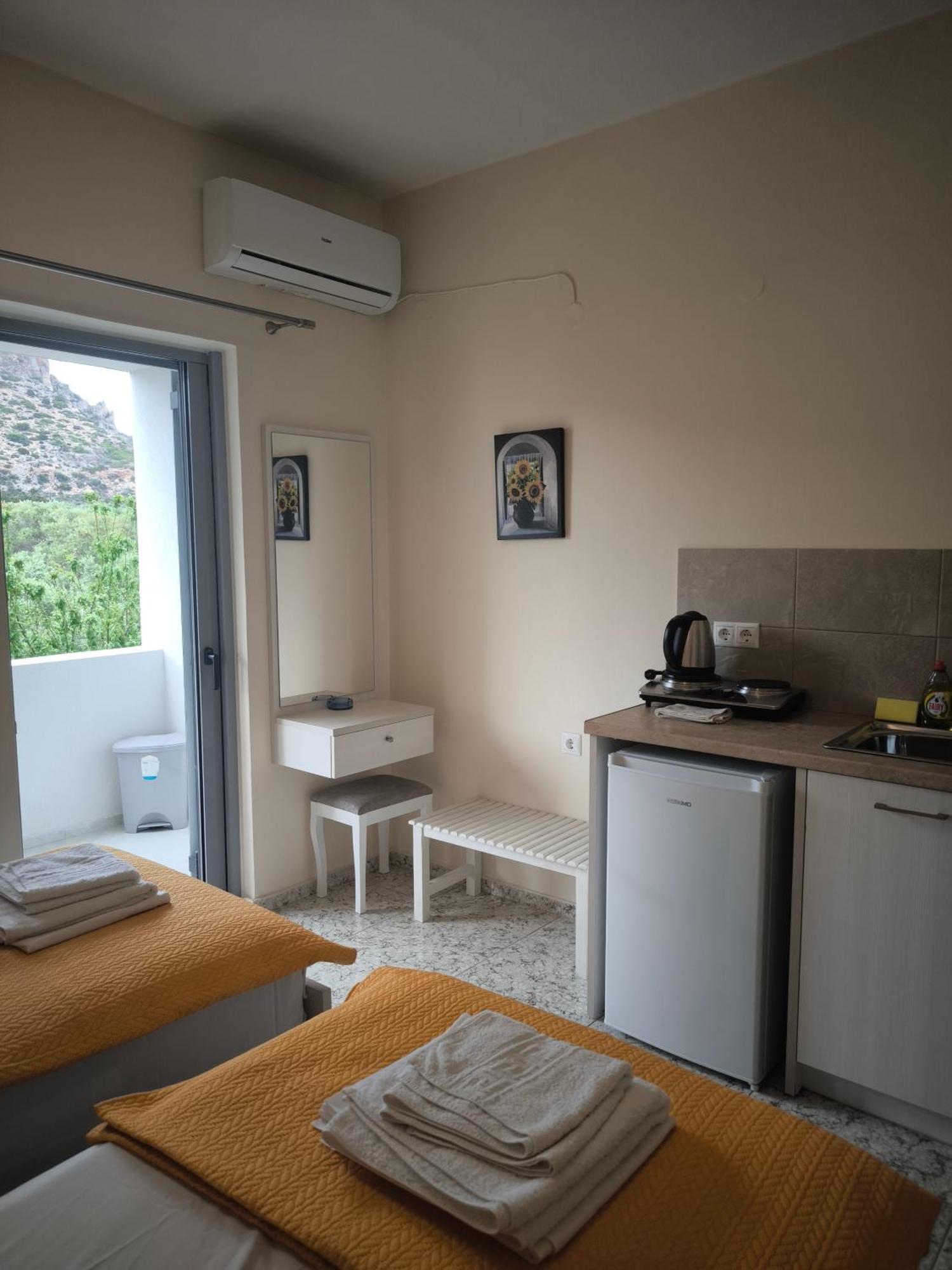 Alexia Rooms Palaiochora Ngoại thất bức ảnh