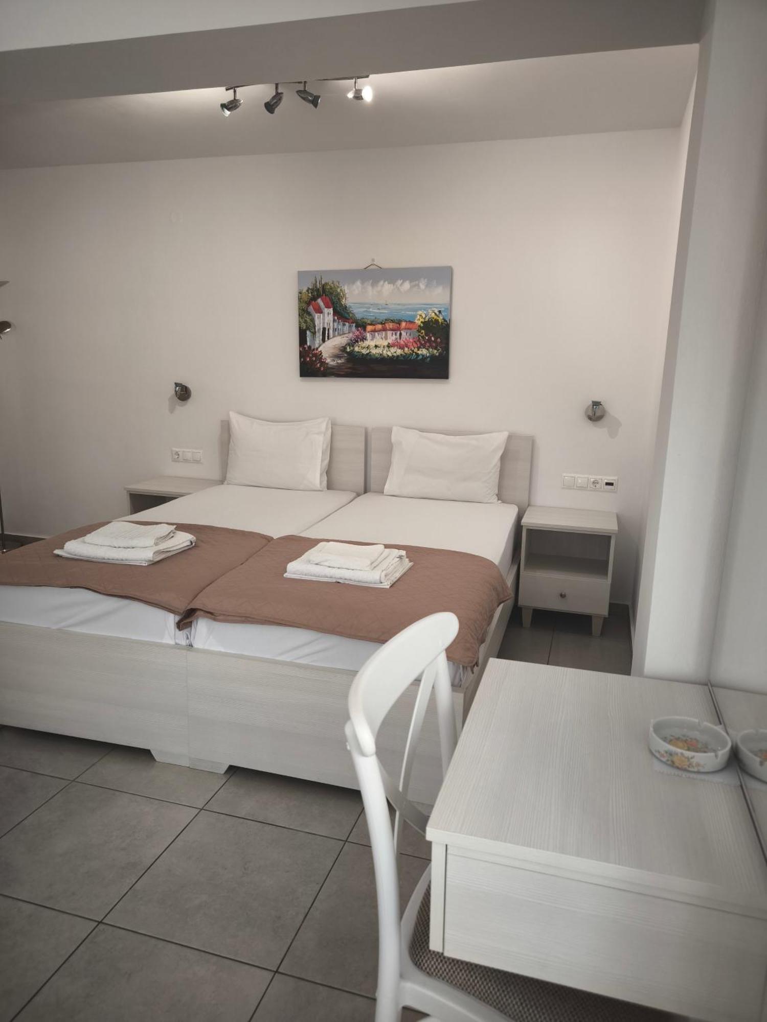 Alexia Rooms Palaiochora Ngoại thất bức ảnh