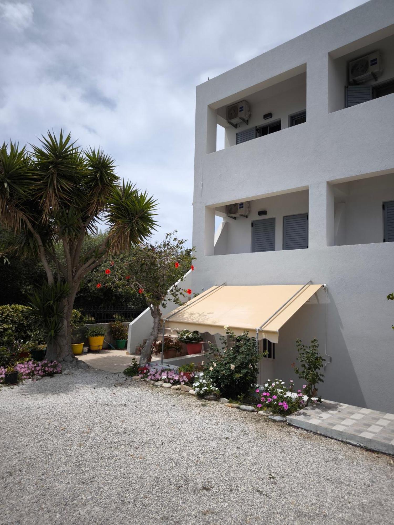 Alexia Rooms Palaiochora Ngoại thất bức ảnh