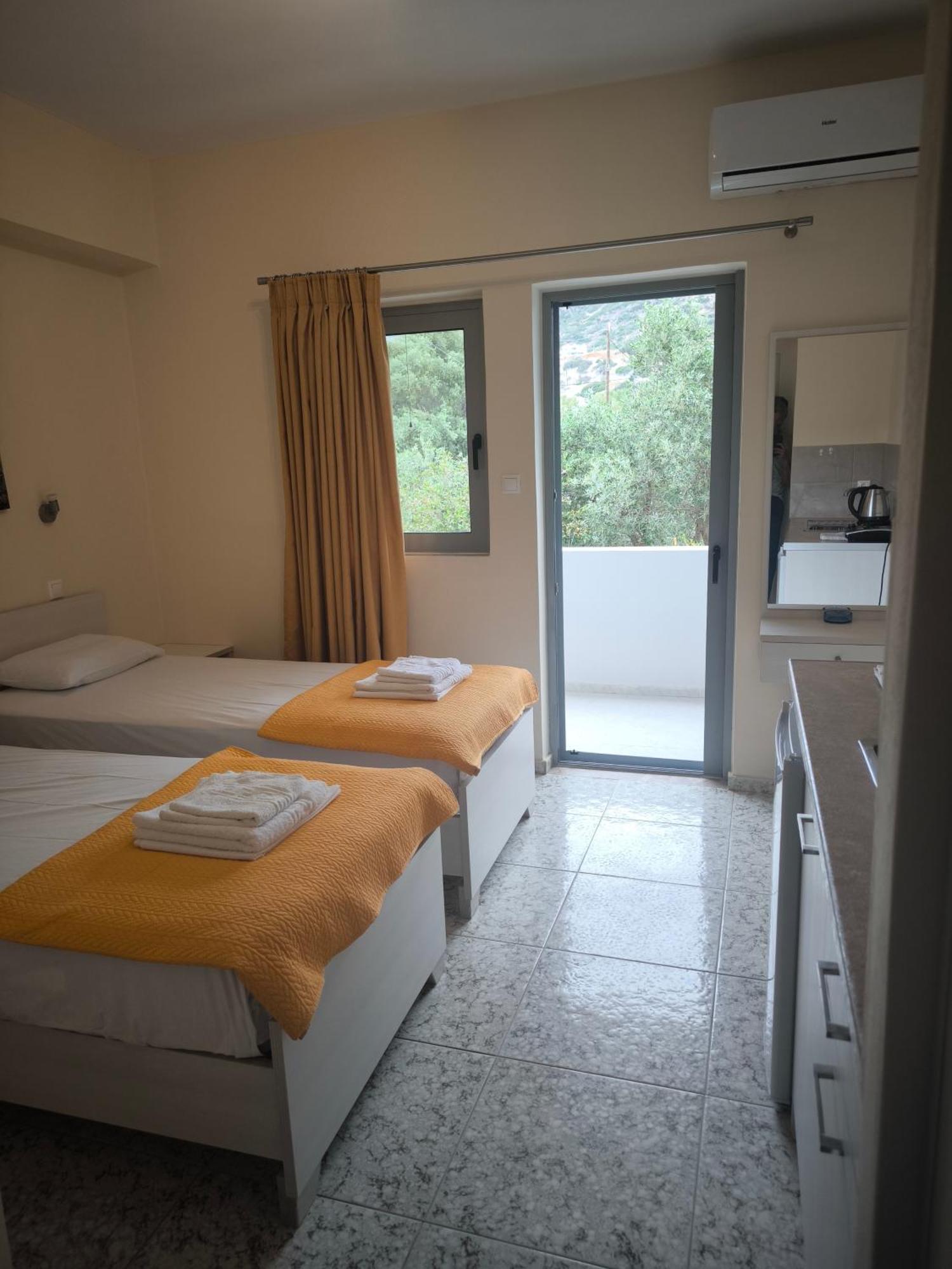 Alexia Rooms Palaiochora Ngoại thất bức ảnh